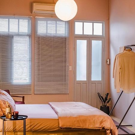 Cozy Room At The Coffee Store Charoenkrung Bangkok Bagian luar foto